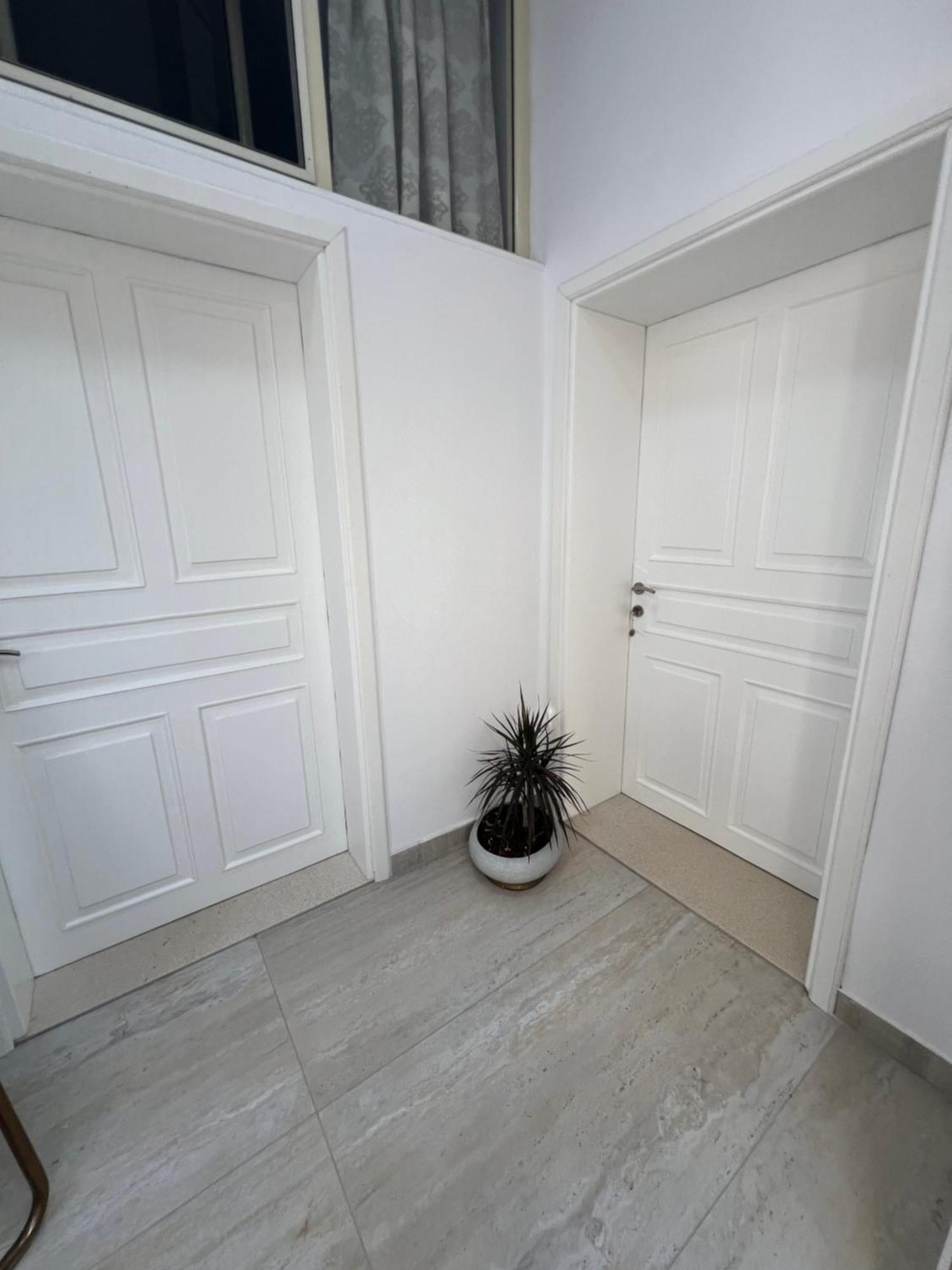 Apartment 2 *